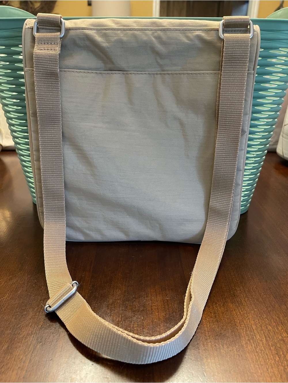 NWOT Baggallini Tan Crossbody Bag Out and About Travel Bag - Picture 5 of 10